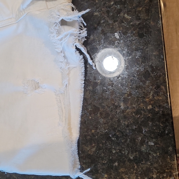 We the Free White Distressed high waist Short jeans. Size 26 - Picture 5 of 10